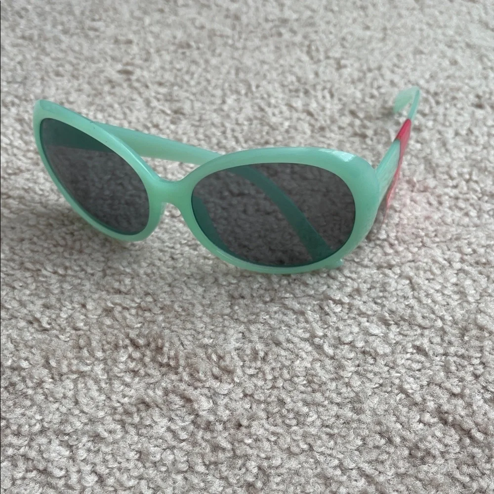 NWT Chic Mint Green Women's Sunglasses